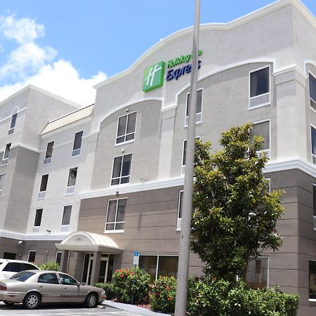 Holiday Inn Express Hotel & Suites Clearwater Us 19 North By Ihg Ngoại thất bức ảnh
