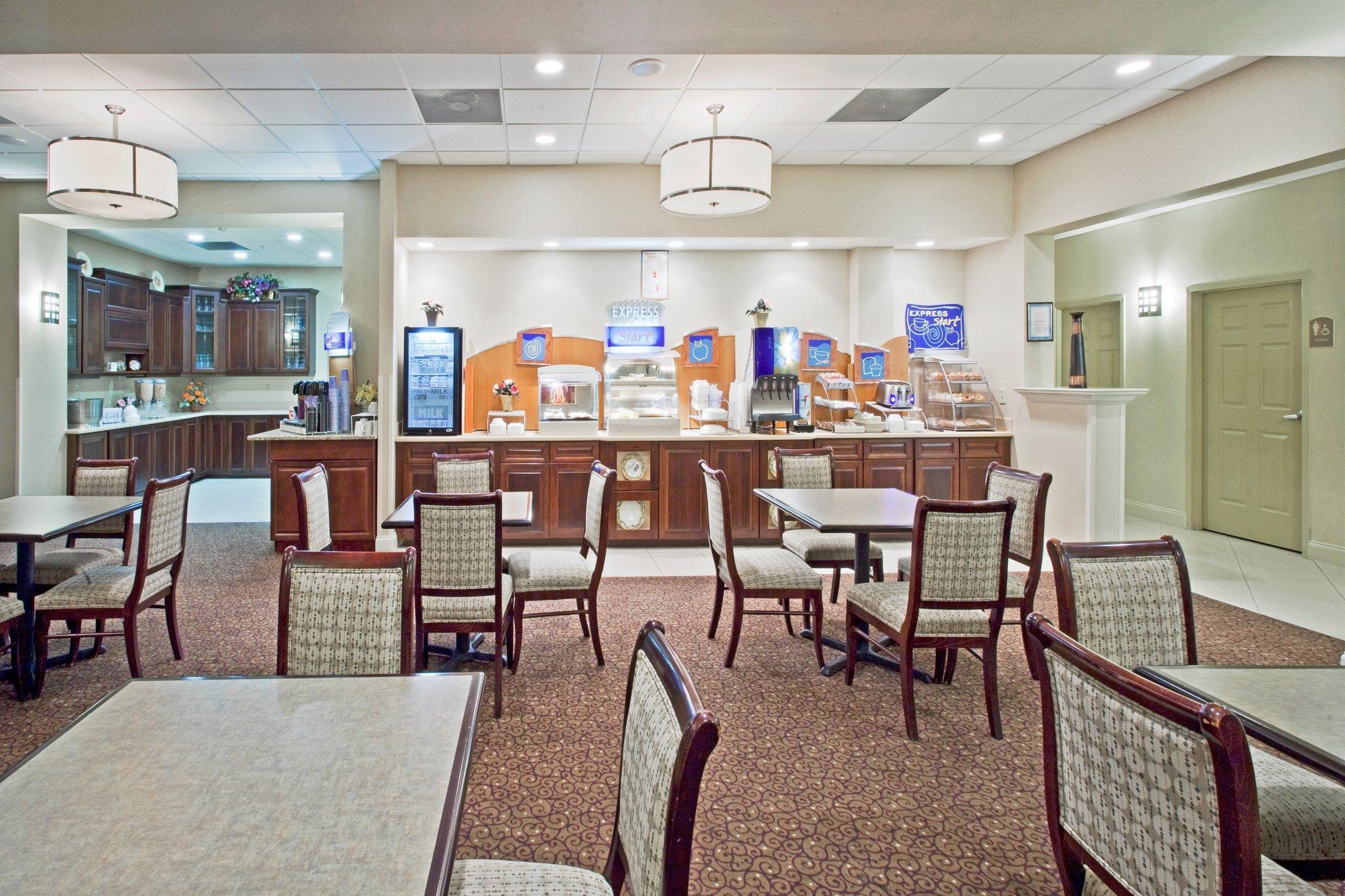 Holiday Inn Express Hotel & Suites Clearwater Us 19 North By Ihg Ngoại thất bức ảnh