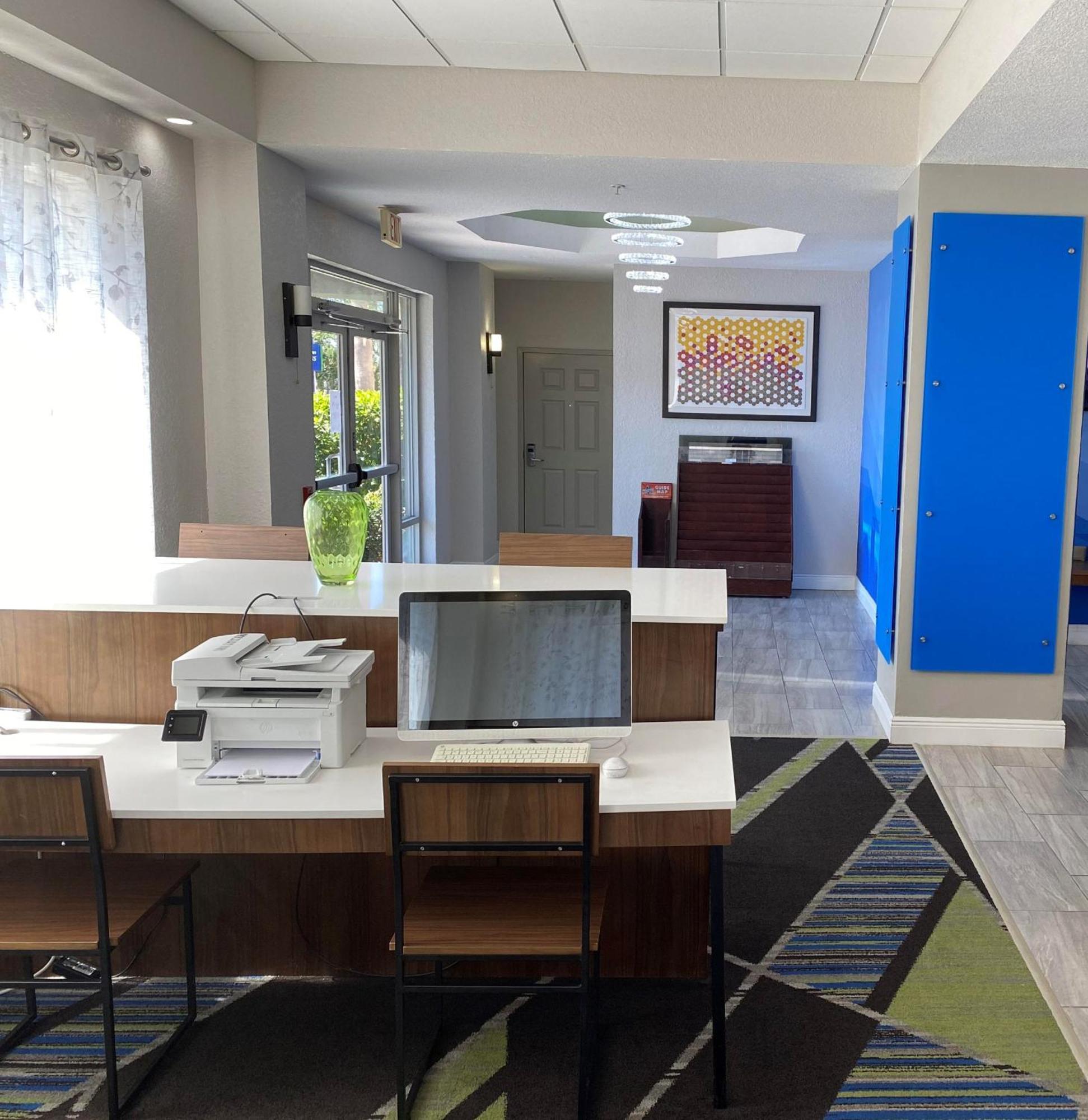 Holiday Inn Express Hotel & Suites Clearwater Us 19 North By Ihg Ngoại thất bức ảnh